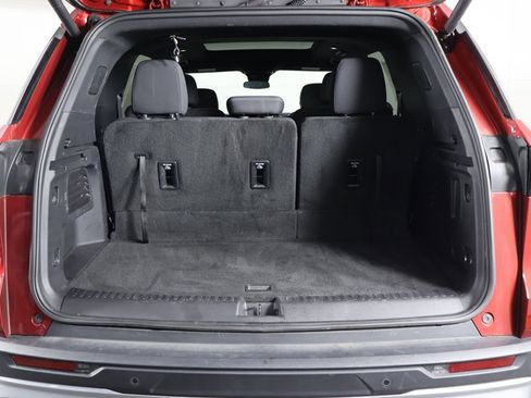 Used 2025 Chevrolet Traverse LT w/ Sun and Wheel Package image 21