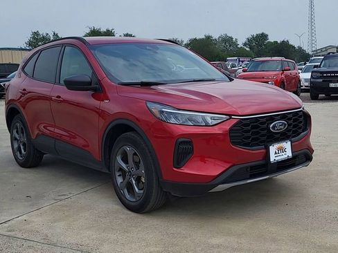 Used 2025 Ford Escape ST-Line AWD/4WD image 2