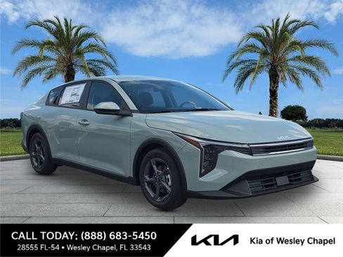 New 2025 Kia K4 LXS image 1