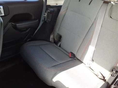 Used 2025 Jeep Wrangler Unlimited Rubicon AWD/4WD image 17