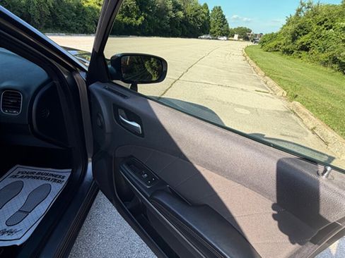 Used 2019 Dodge Charger SXT RWD image 23