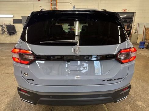 Used 2025 Honda Pilot Black Edition image 5