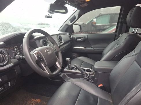 Used 2022 Toyota Tacoma TRD Off-Road w/ TRD Premium Off Road Package image 10