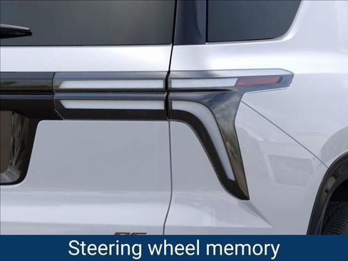 New 2026 Chevrolet Traverse RS image 12