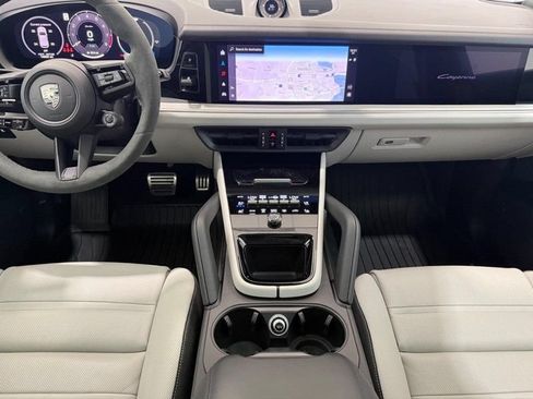 Certified 2025 Porsche Cayenne Turbo AWD/4WD image 14