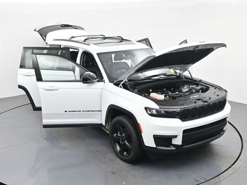 Used 2023 Jeep Grand Cherokee L Limited w/ Black Appearance Package AWD/4WD image 34