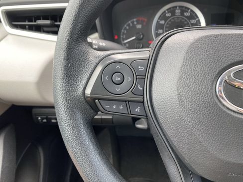 Used 2022 Toyota Corolla LE FWD image 21