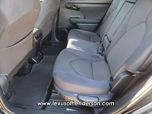 Used 2022 Toyota Highlander LE image 11