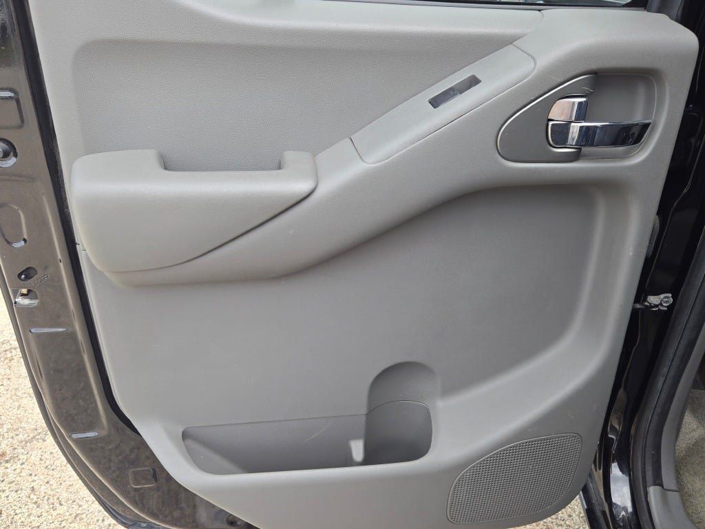 Used 2015 Nissan Frontier SV AWD/4WD image 20