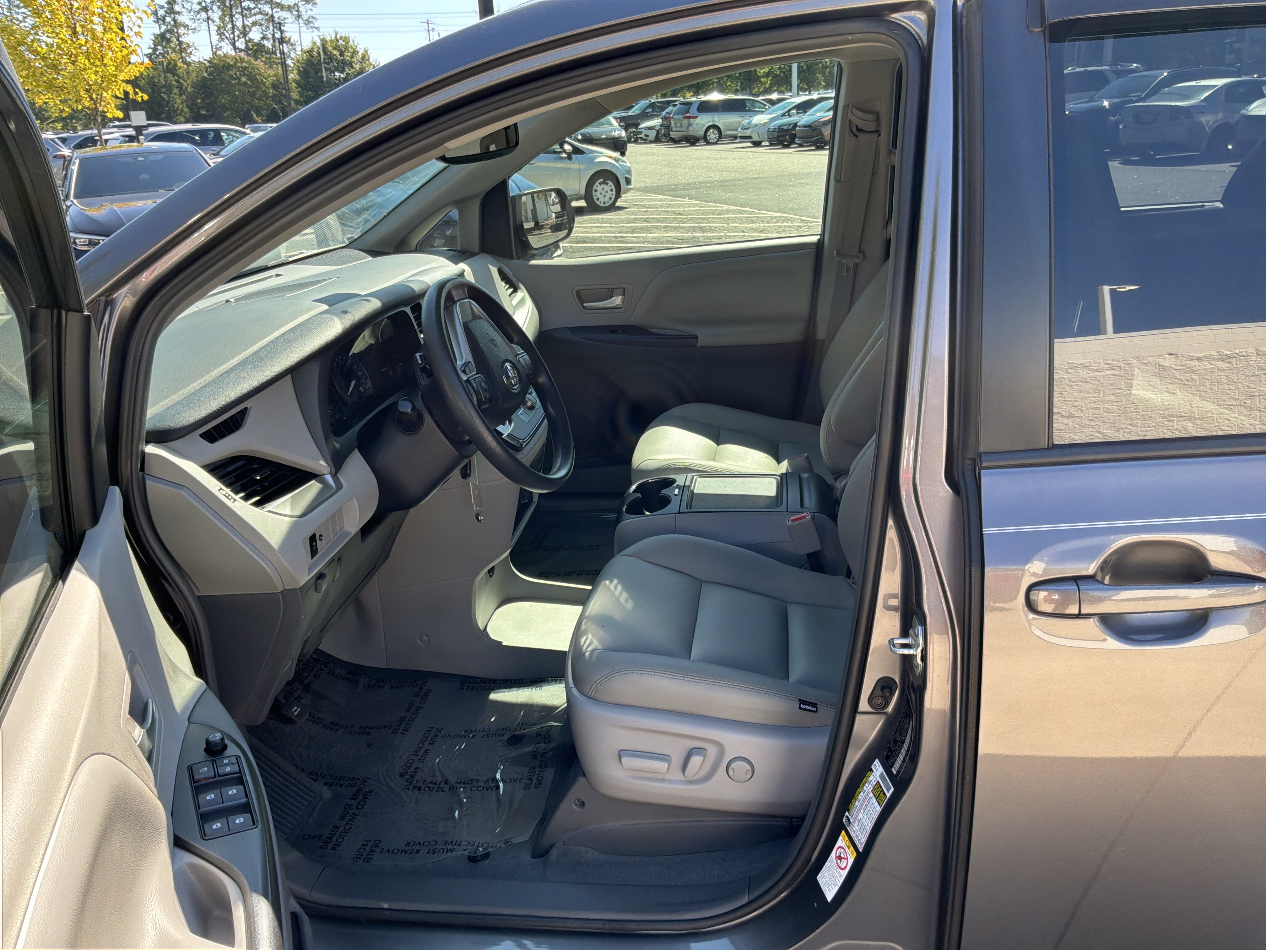 Used 2019 Toyota Sienna LE FWD image 16