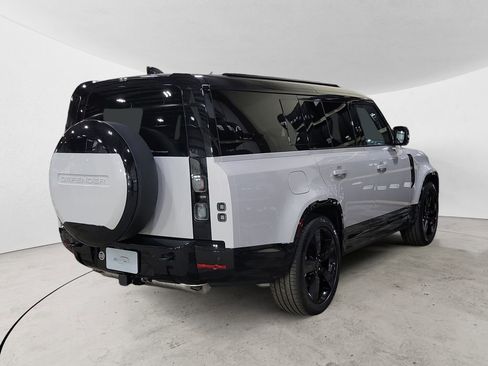 New 2026 Land Rover Defender 130 X-Dynamic SE AWD/4WD image 5