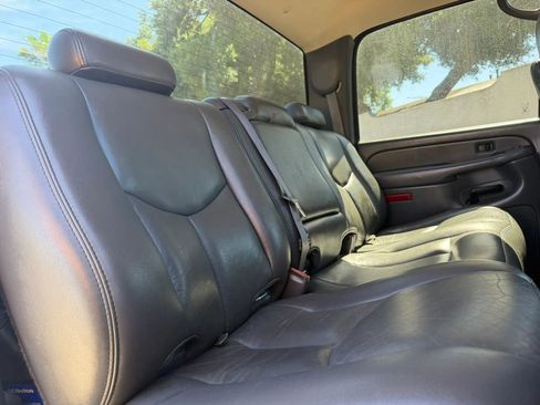 Used 2005 Chevrolet Silverado 2500 LT w/ Heavy-Duty Power Package AWD/4WD image 19