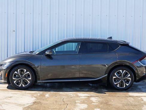 Used 2022 Kia EV6 Wind image 48