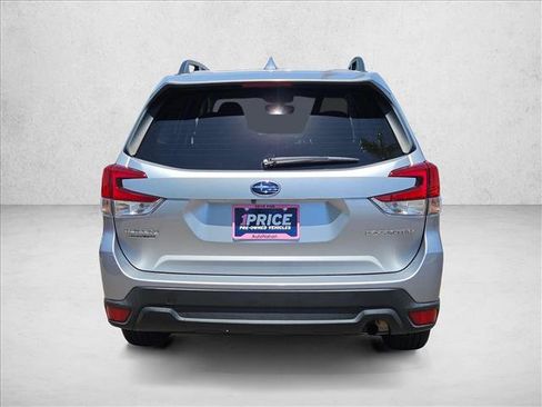 Used 2019 Subaru Forester Premium AWD/4WD image 6