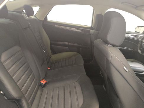 Used 2020 Ford Fusion SE image 19