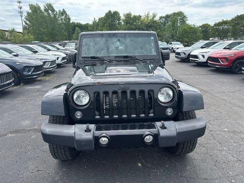 Used 2015 Jeep Wrangler Unlimited Sahara AWD/4WD image 3