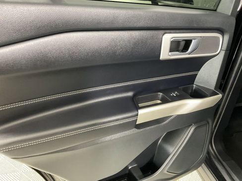 Used 2022 Ford Explorer XLT w/ Equipment Group 202A image 19