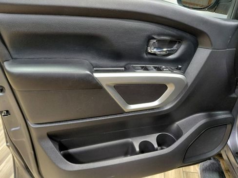Used 2018 Nissan Titan SV image 40