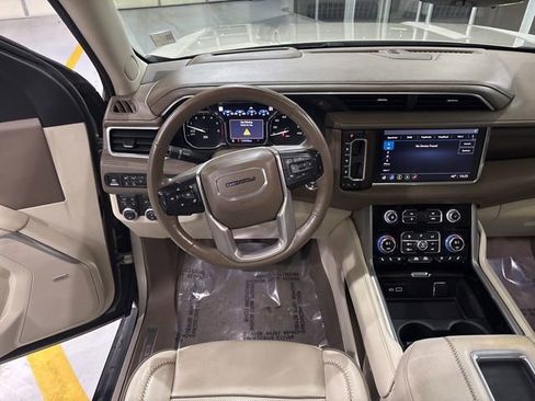 Used 2021 GMC Yukon XL Denali w/ Denali Premium Package image 19