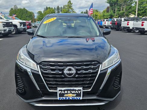 Used 2024 Nissan Kicks S image 2