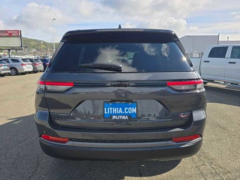 New 2026 Jeep Grand Cherokee Altitude AWD/4WD image 4
