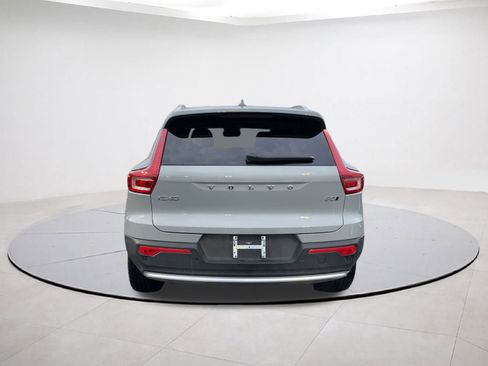 Used 2025 Volvo XC40 B5 Plus image 5
