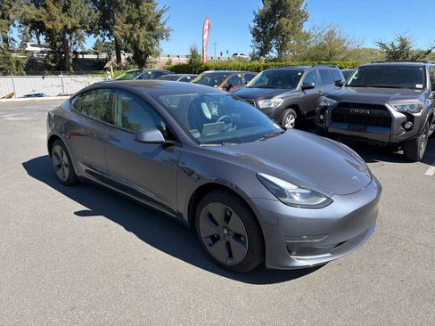 Used 2023 Tesla Model 3 Standard Range RWD image 3