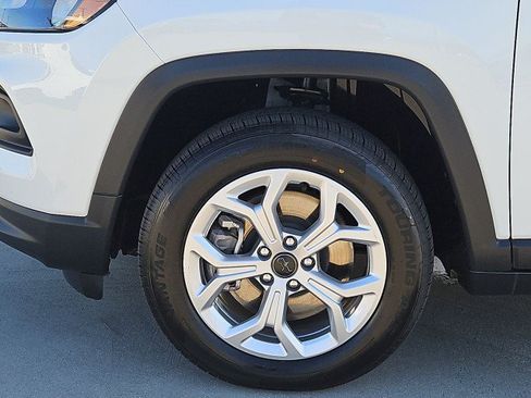 Used 2025 Jeep Compass Latitude AWD/4WD image 32
