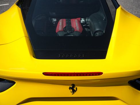 Used 2018 Ferrari 488 GTB RWD image 10