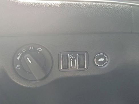 Used 2017 Dodge Challenger SXT RWD image 22