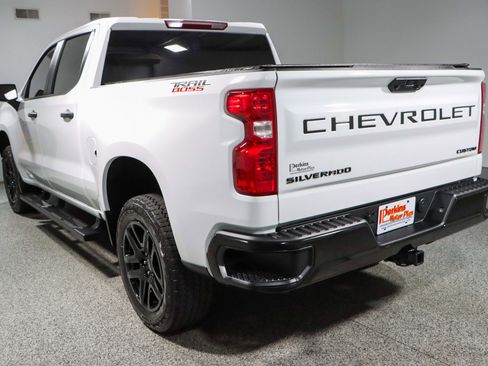 Used 2023 Chevrolet Silverado 1500 Custom Trail Boss w/ LPO, Dark Essentials Package AWD/4WD image 9