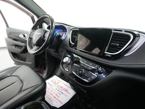 Used 2021 Chrysler Pacifica Touring-L w/ Uconnect Theater Family Group AWD/4WD image 31