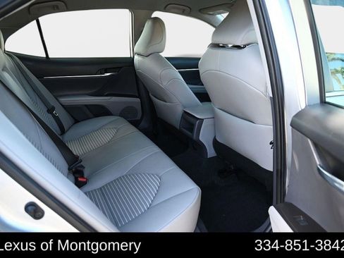 Used 2023 Toyota Camry SE image 12