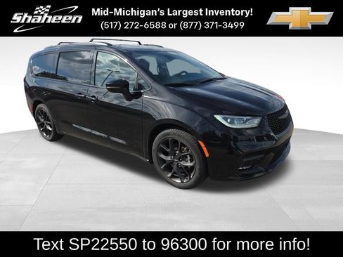 Used 2025 Chrysler Pacifica Limited FWD image 1