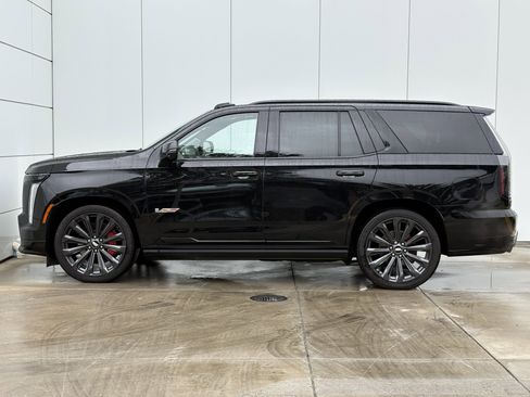 Certified 2025 Cadillac Escalade V AWD/4WD image 4