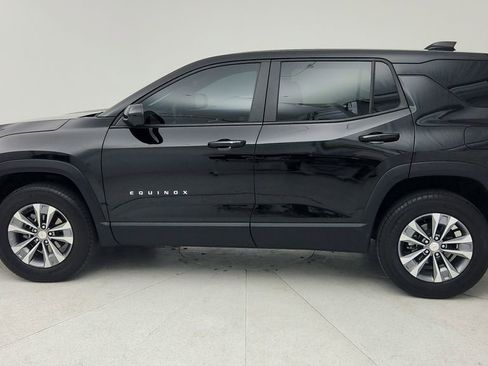 Used 2025 Chevrolet Equinox LT w/ Safety and Technology Package image 5