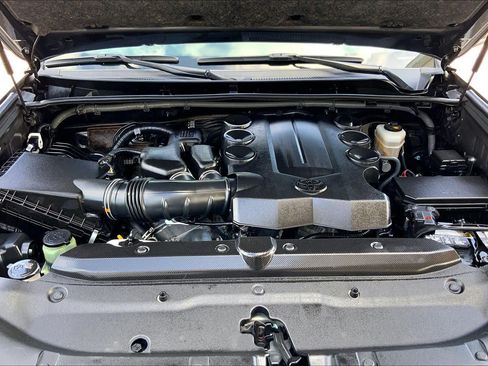 Used 2022 Toyota 4Runner SR5 RWD image 31