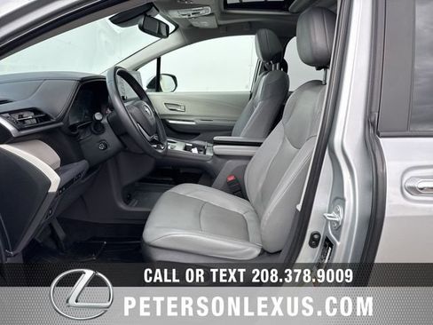 Used 2022 Toyota Sienna Limited AWD/4WD image 24