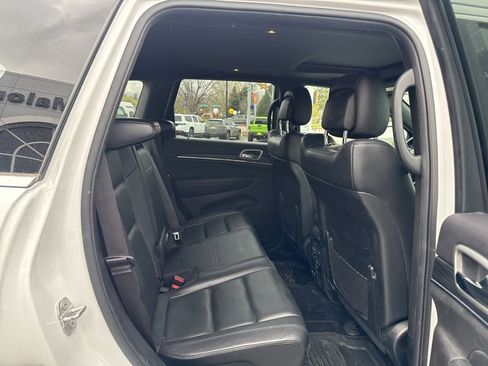 Used 2019 Jeep Grand Cherokee Limited AWD/4WD image 9