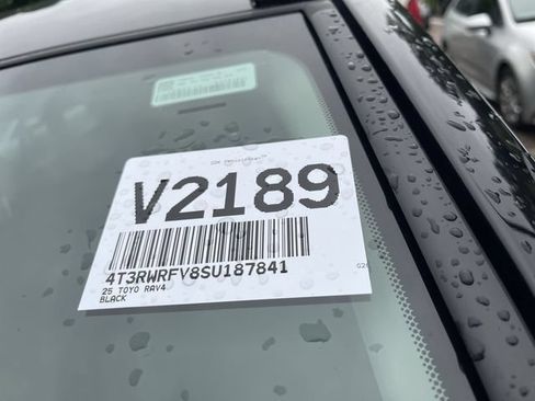 Used 2025 Toyota RAV4 XLE AWD/4WD image 10