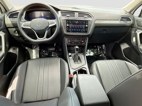 Used 2024 Volkswagen Tiguan SE FWD image 16