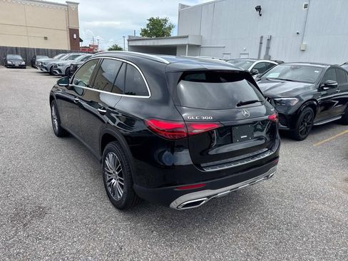 Used 2025 Mercedes-Benz GLC 300 4MATIC image 3