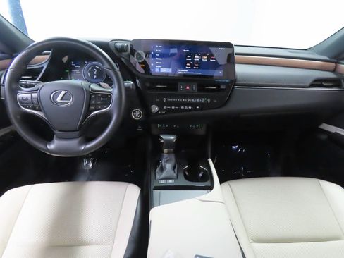 Used 2025 Lexus ES 300h w/ Premium Package FWD image 13