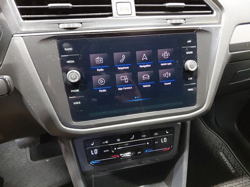 Used 2022 Volkswagen Tiguan SE AWD/4WD image 26