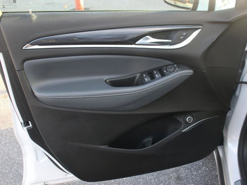 Used 2023 Buick Enclave Essence image 12