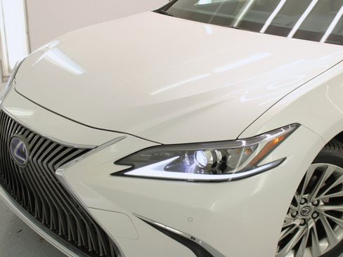 Used 2019 Lexus ES 300h Luxury image 17