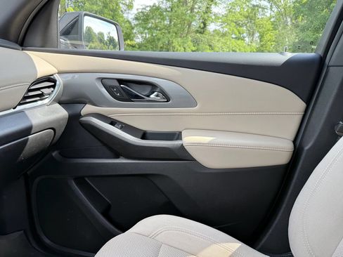 Certified 2022 Chevrolet Traverse LS w/ LPO, Floor Liner Package AWD/4WD image 34