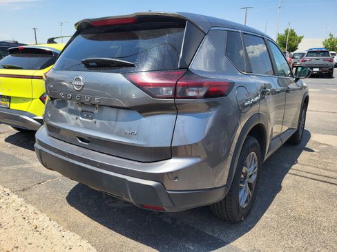 Used 2024 Nissan Rogue S AWD/4WD image 15