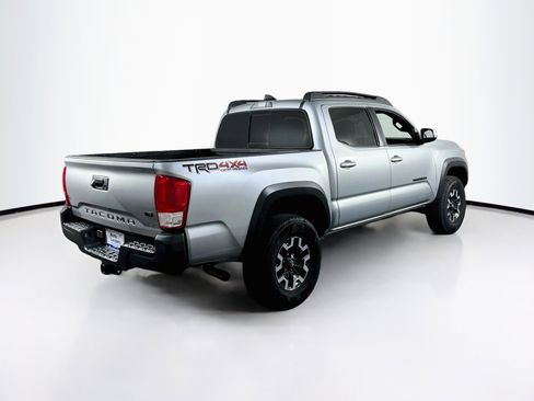 Used 2022 Toyota Tacoma TRD Off-Road w/ TRD Premium Off Road Package AWD/4WD image 5