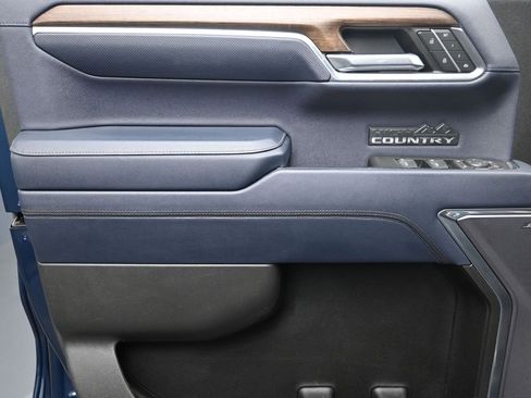 Used 2023 Chevrolet Silverado 1500 High Country w/ Technology Package image 19